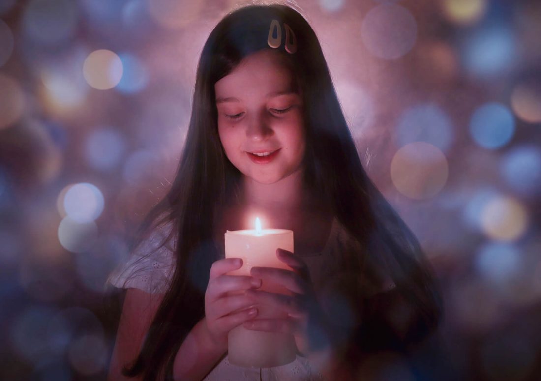 צבע, בתמונה, מביע רגש ותחושות. גוונים כחולים עם סגולים, צבעים קרירים, נותנים תחושה של מסתוריות.